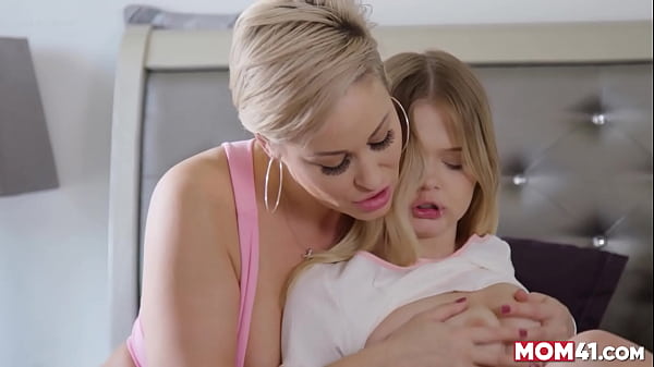 مدرسة سحاقية تنيك تلميذتها البالغة 18 عاماً mom41